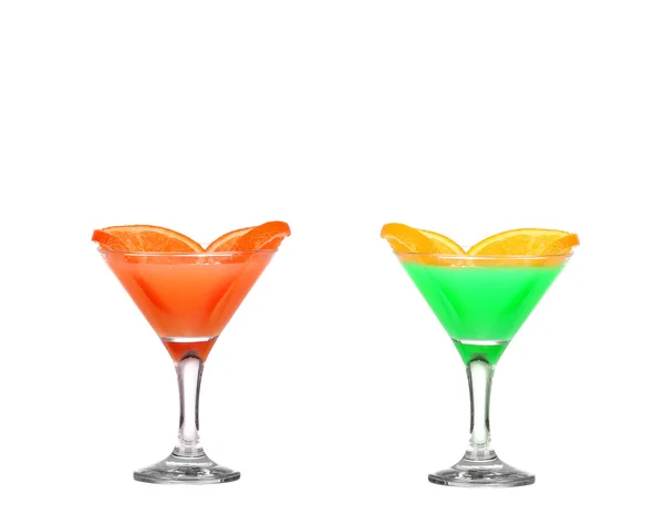 Cocktail vert et orange sur blanc — Photo