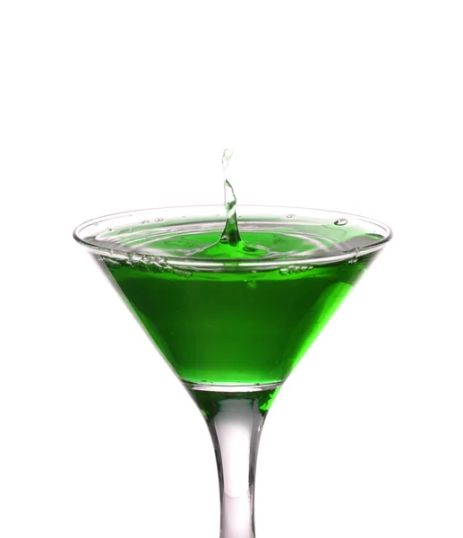 Cocktail vert avec éclaboussure isolé sur fond blanc — Photo