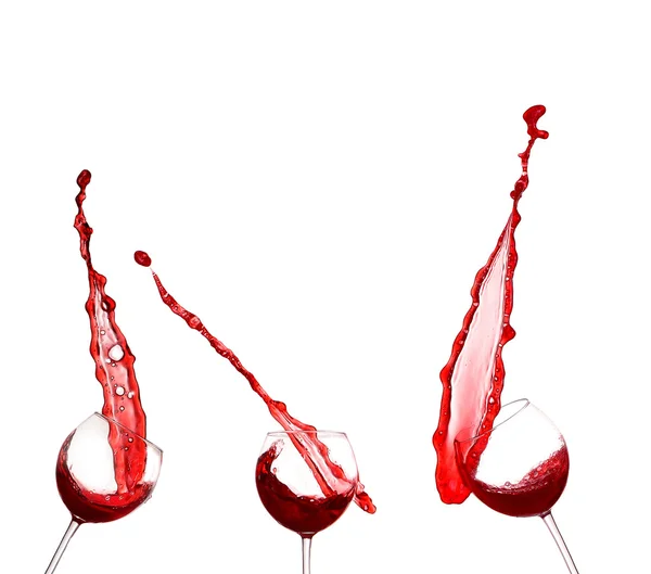 Koláž červené víno stříkající ze skla, izolované na bílém pozadí — Stock fotografie