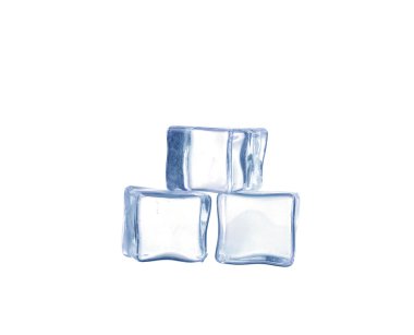 Beyaz zemin üzerinde üç buz küpü.