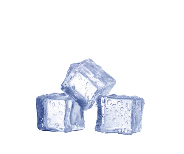 Tres cubitos de hielo sobre fondo blanco. — Foto de Stock