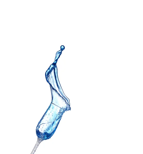 Cocktail alcolico blu su spruzzi isolati bianchi — Foto Stock