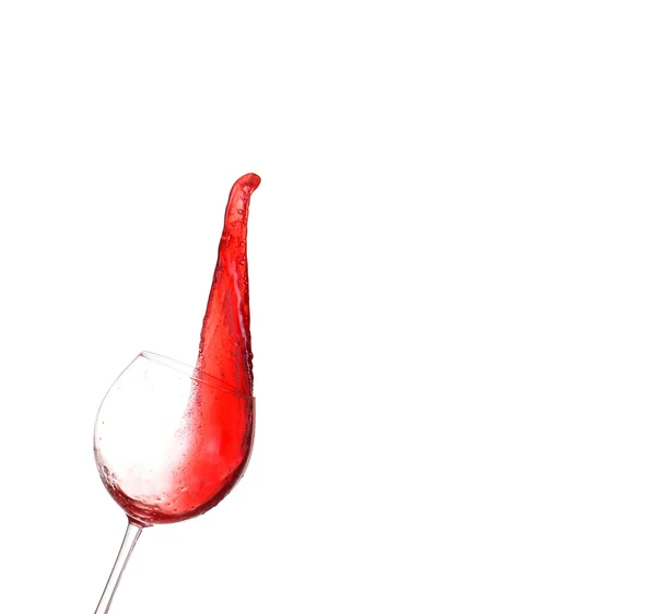 Vino tinto salpicado de vidrio, aislado sobre fondo blanco — Foto de Stock