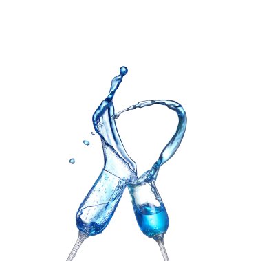 拼贴上白色隔离飞溅的蓝色含酒精的鸡尾酒