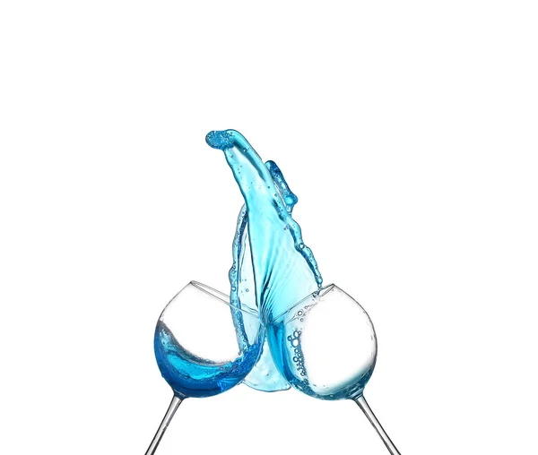 Collage Cocktail alcoolique bleu sur éclaboussure d'isolat blanc — Photo