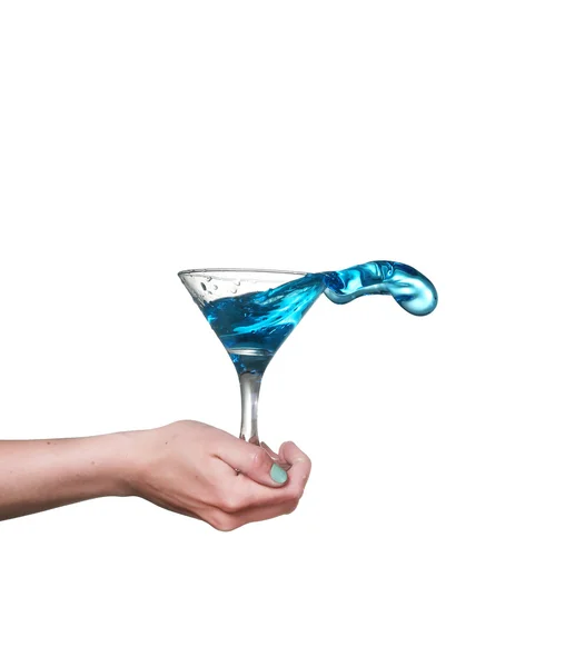 蓝色的含酒精的鸡尾酒上白色隔离的水花 — 图库照片