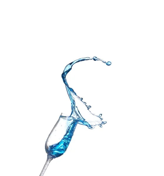 Blå alkoholhaltiga cocktail på vita isolera splash — Stockfoto