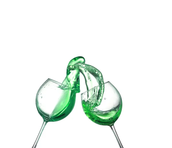绿色含酒精的鸡尾酒上白色隔离的水花 — 图库照片