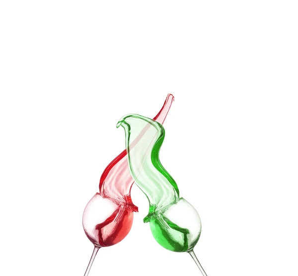 Kolaż czerwony i zielony koktajl rozpryskiwania ze szkła na białym tle — Zdjęcie stockowe