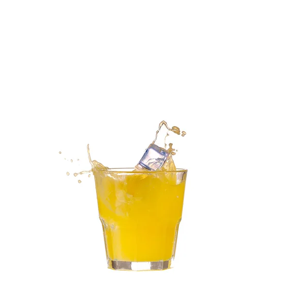 Suco de laranja no fundo branco — Fotografia de Stock