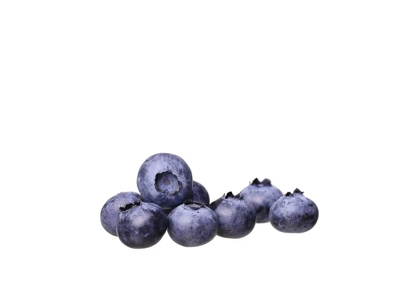 Färska blåbär isolerad på vit bakgrund — Stockfoto