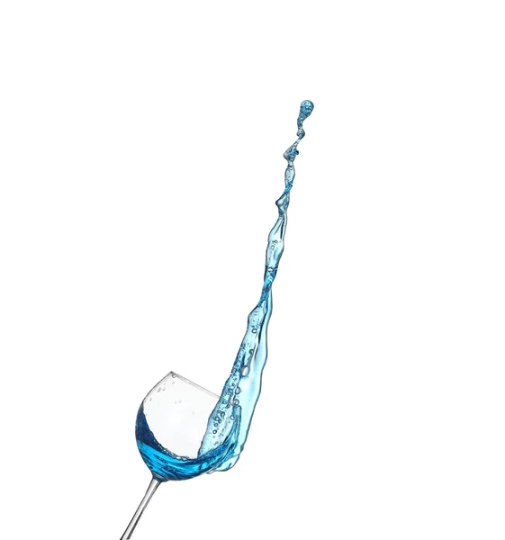 Blauer alkoholischer Cocktail auf weißem Isolat-Splash — Stockfoto