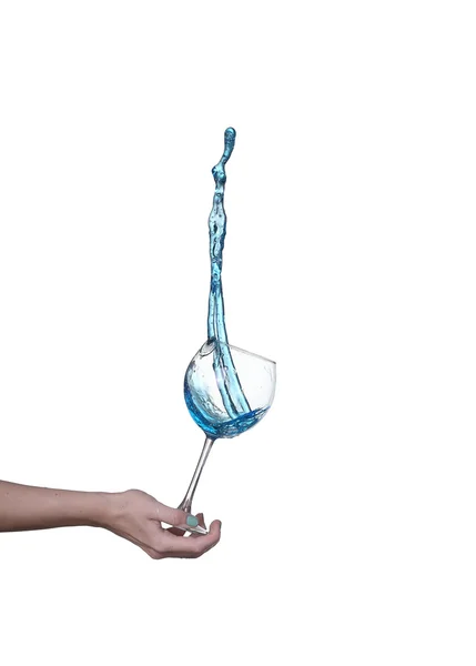 蓝色的含酒精的鸡尾酒上白色隔离的水花 — 图库照片