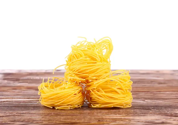 Pasta su fondo di legno — Foto Stock