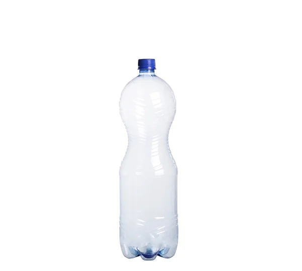 Butelka wody gazowanej z pustą etykietę. na białym tle — Zdjęcie stockowe