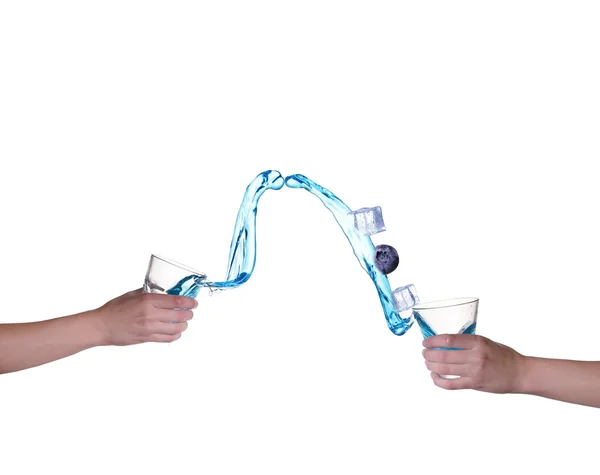 Bicchiere di acqua spruzzante ghiaccio e mirtilli — Foto Stock
