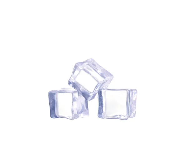 Beyaz zemin üzerinde üç buz küpü. — Stok fotoğraf