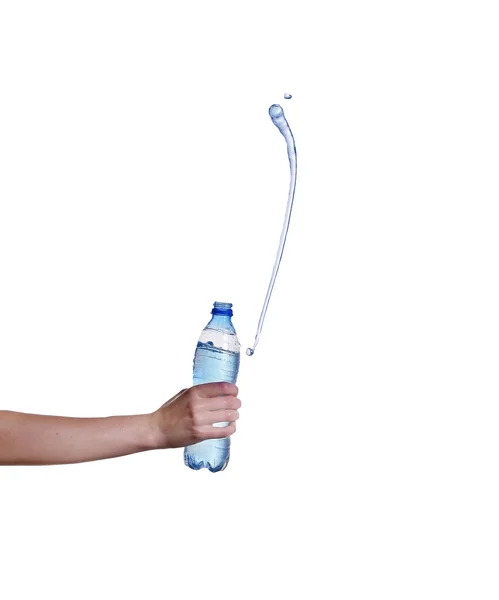 Wasserflasche mit Wasserspritzer in der Hand — Stockfoto