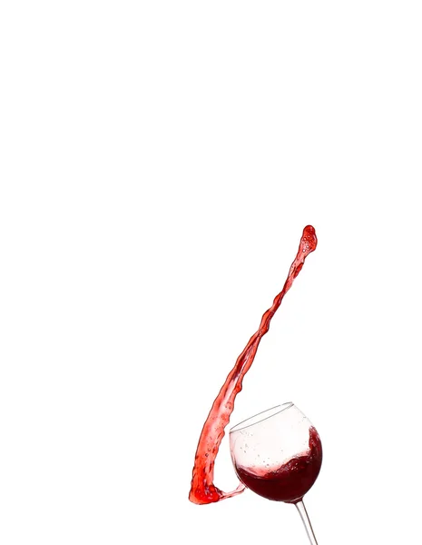 Vinho tinto salpicado de vidro, isolado sobre fundo branco — Fotografia de Stock