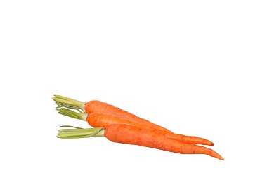 havuç suyu ve üzerinde beyaz izole havuç dilimleri