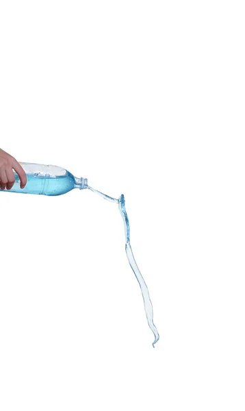 Botella de agua con chorro de agua en la mano — Foto de Stock