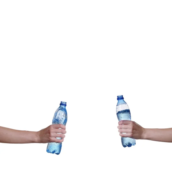 Man's hand met een fles water — Stockfoto