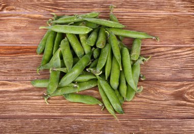 bezelye üstten ahşap bir görünüm üzerinde