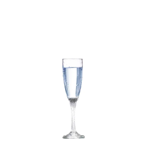 Verre d'eau isolé sur fond blanc. — Photo