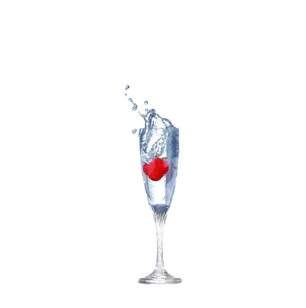 Spruzzi di fragola in un bicchiere da cocktail su bianco — Foto Stock