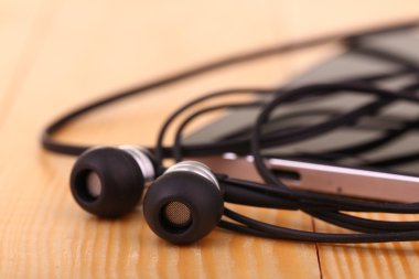 cep telefonu kulaklık çifti ile