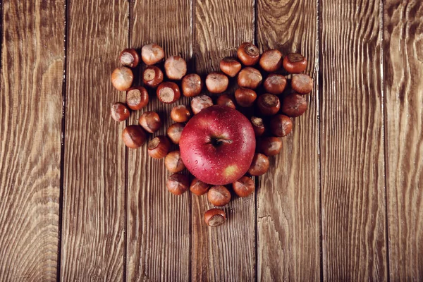 Autumn Collection. Apple and nuts — Stock Photo, Image