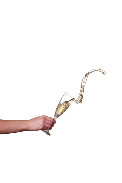 Брызги шампанского из стекла с женской рукой на белом фоне — стоковое фото