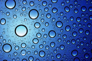  Su bardağa düşer.