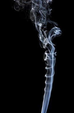 Renkli duman üzerinde beyaz izole 