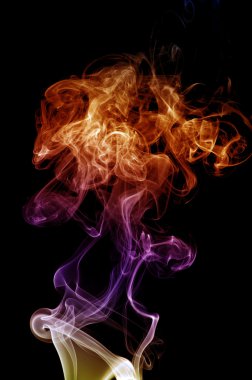 Renkli duman üzerinde beyaz izole 