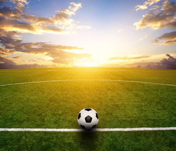 Pallone da calcio sull'erba — Foto Stock