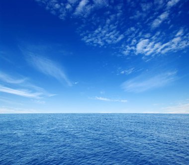  Deniz okyanusu ve mavi gökyüzü arka planı