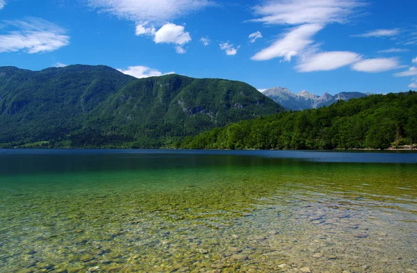 Danau Pegunungan Dengan Air Jernih — Stok Foto