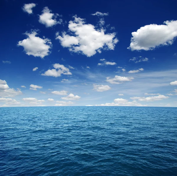 天空中的蓝色海面 — 图库照片