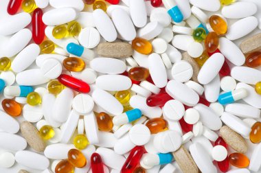 Çok farklı renkte ilaçlar ve haplar. 