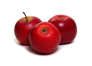 Beyaz arkaplanda kırmızı elma