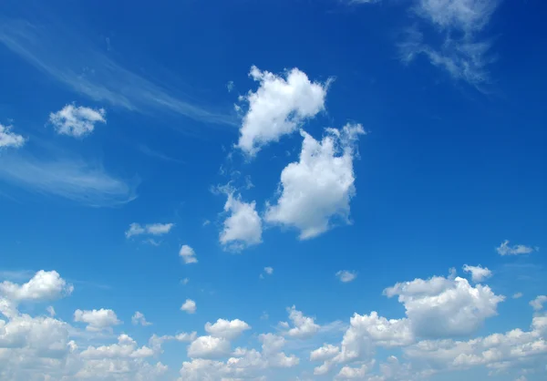 Nuvens brancas — Fotografia de Stock