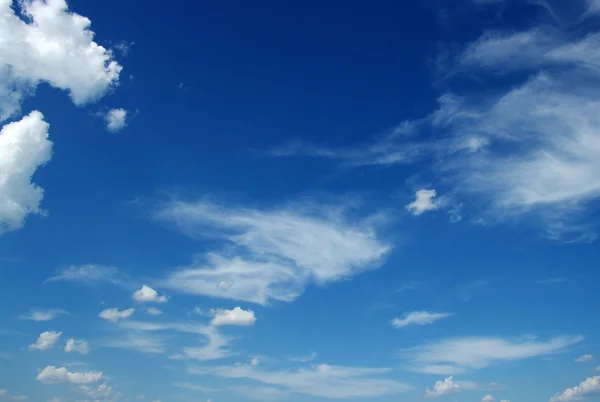 Nuvens brancas — Fotografia de Stock