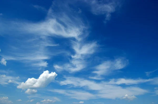 Nubes blancas — Foto de Stock