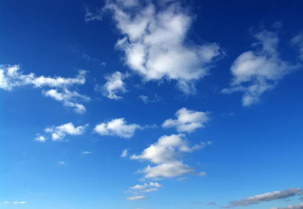 Witte wolken — Stockfoto