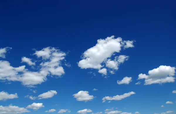 Weiße Wolken — Stockfoto