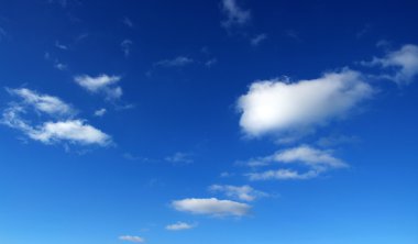 mavi gökyüzünün arkaplanı