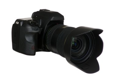 beyaz izole lense sahip dijital fotoğraf makinesi