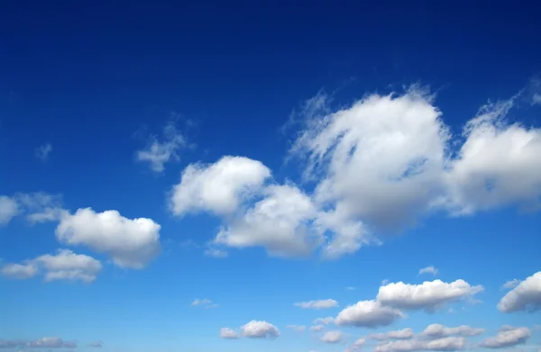 Blå himmel bakgrund — Stockfoto