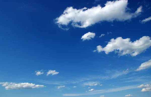 Blå himmel bakgrund — Stockfoto